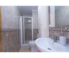 SE ALQUILA POR TEMPORADA APARTAMENTO CON VISTAS AL MAR DE 2 DORMITORIOS 2 BAÑOS EN TORREVIEJA