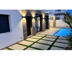 VILLA EN VILLAMARTIN DE 3 DORMITORIOS 2 BAÑOS EN ORIHUELA COSTA ( VILLAMARTIN )