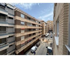 REFORMADO APARTAMENTO DE 108 M2. 3 DORM. 2 BAÑOS. CON TRASTERO COMO ESTUDIO DE 30 M2. PLAYA 50 METR.