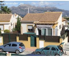 Chalet independiente en venta en la Alberca con dos viviendas independientes
