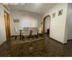 Casa esquina reformada en Águilas, a 10 minutos de la playa, con terraza y solarium.