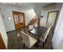 Casa esquina reformada en Águilas, a 10 minutos de la playa, con terraza y solarium.