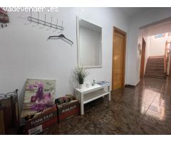 Casa esquina reformada en Águilas, a 10 minutos de la playa, con terraza y solarium.