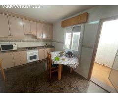 Casa esquina reformada en Águilas, a 10 minutos de la playa, con terraza y solarium.