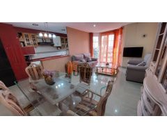 Amplio piso con solarium privativo de 50 m2 con vistas al mar en el corazón de Águilas