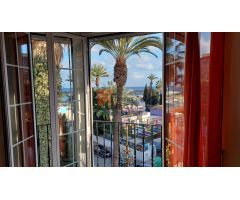 Amplio piso con solarium privativo de 50 m2 con vistas al mar en el corazón de Águilas
