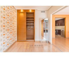 APARTAMENTO MUY LUMINOSO CON PISCINA Y GIMNASIO