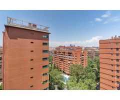 ESPECTACULAR VIVIENDA CON VISTAS PANORÁMICAS, GARAJE DOBLE Y PISCINA