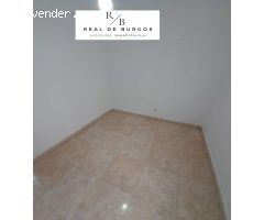 Ático en alquiler sin amueblar zona Circular.