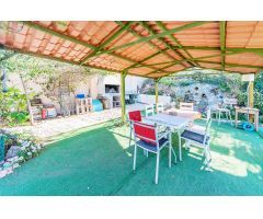 Terreno rustico con casita independiente piscina y zona barbacoa semi cubierta!