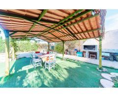 Terreno rustico con casita independiente piscina y zona barbacoa semi cubierta!