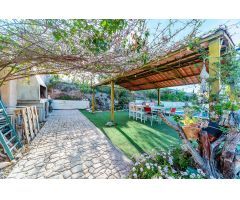 Terreno rustico con casita independiente piscina y zona barbacoa semi cubierta!