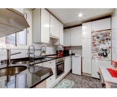 ACOGEDORA VIVIENDA EN ZONA TRANQUILA EN FINCA REFORMADA CON ASCENSOR .