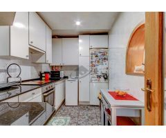 ACOGEDORA VIVIENDA EN ZONA TRANQUILA EN FINCA REFORMADA CON ASCENSOR .