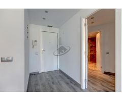AMPLIO PISO CON GRAN BALCÓN EN FINCA SEMINUEVA CON PISCINA.  INCLUYE PLAZA DE APARCAMIENTO EN FINCA.