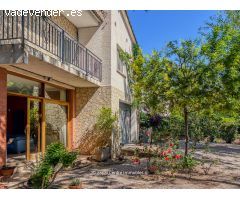 Chalet Independiente con Jardín, Barbacoa y Garaje en Parcela de 855?m² – 2 Viviendas en 1