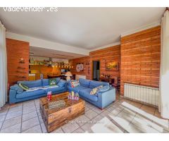 Chalet Independiente con Jardín, Barbacoa y Garaje en Parcela de 855?m² – 2 Viviendas en 1