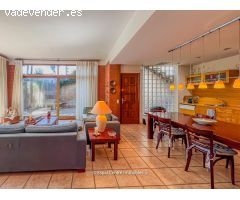Chalet Independiente con Jardín, Barbacoa y Garaje en Parcela de 855?m² – 2 Viviendas en 1