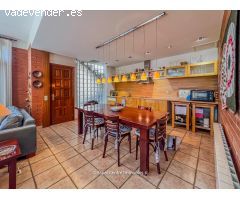 Chalet Independiente con Jardín, Barbacoa y Garaje en Parcela de 855?m² – 2 Viviendas en 1