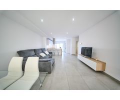 EXCLUSIVA VIVIENDA EN MACONDO UNA DE LAS MEJORES ZONAS DE MARACENA A 5 MINUTOS DEL METRO!!!