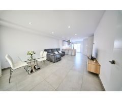 EXCLUSIVA VIVIENDA EN MACONDO UNA DE LAS MEJORES ZONAS DE MARACENA A 5 MINUTOS DEL METRO!!!