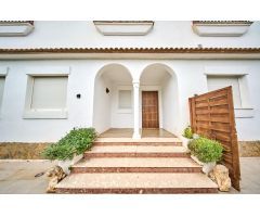 ¡Oportunidad única! Impresionante chalet con licencia turística en El Puntal