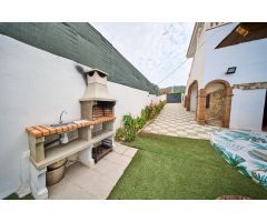 ¡Oportunidad única! Impresionante chalet con licencia turística en El Puntal