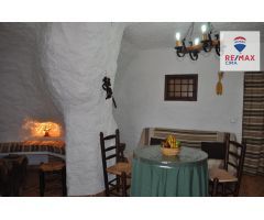 SE ALQUILA BONITA CUEVA PARA LARGA TEMPORADA EN CASTILLÉJAR (GRANADA)