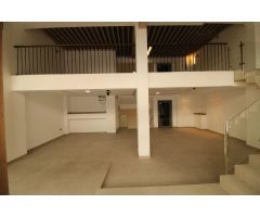Exclusivo Local Comercial en Plaza Castellini: Un Espacio con Carácter y Potencial Ilimitado