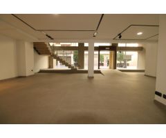 Exclusivo Local Comercial en Plaza Castellini: Un Espacio con Carácter y Potencial Ilimitado