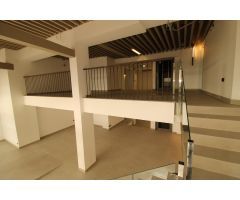 Exclusivo Local Comercial en Plaza Castellini: Un Espacio con Carácter y Potencial Ilimitado