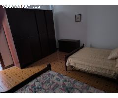 Casa amplia en venta en Valle de la Serena C. PRIMERO DE MAYO – Espacios versátiles y gran potencial