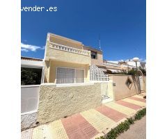Bungalow tranquilo en El Limonar con piscina comunitaria.