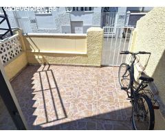 Bungalow tranquilo en El Limonar con piscina comunitaria.