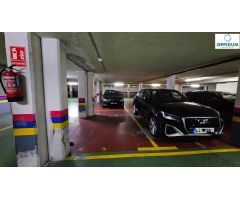 Garaje para coche grande y 2 motos en calle Manuel Murguía 