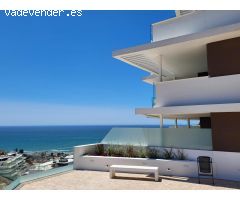 Piso con terraza soleada y vistas abiertas al mar en Torre de Benalgabon