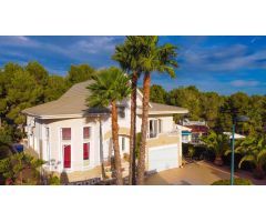 Chalet con piscina en Pinar de Campoverde