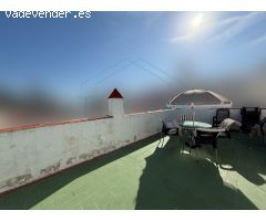 Casa independiente con terraza y local comercial incluido