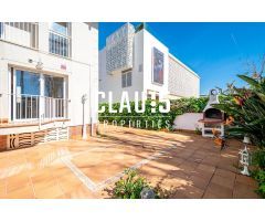 Casa esquinera en alquiler en primera línea de mar – Santa Susanna