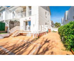 Casa esquinera en alquiler en primera línea de mar – Santa Susanna