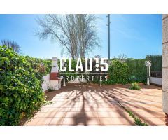 Casa esquinera en alquiler en primera línea de mar – Santa Susanna