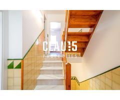 Casa esquinera en alquiler en primera línea de mar – Santa Susanna