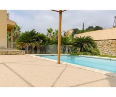 CHALET PARA VIVIR ,CON VIVIENDA MUY GRANDE Y PISCINA