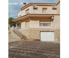 CHALET PARA VIVIR ,CON VIVIENDA MUY GRANDE Y PISCINA