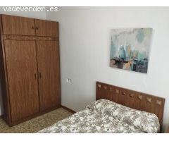 Descubre el Encanto del Centro: Piso en Alquiler en Mérida con 3 Dormitorios y Cocina Equipada