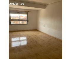 PISO EN VALENCIA SEMIREFORMADO CON ASCENSOR