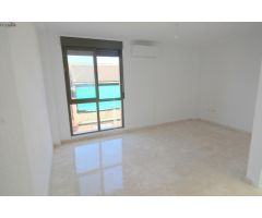 580  euros , comunidad incluida,  dos dormitorios, sin muebles , con garaje y trastero.