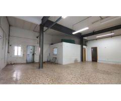 Amplio Local Comercial en Alquiler en la Entrada Principal de Rubí