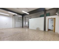 Amplio Local Comercial en Alquiler en la Entrada Principal de Rubí