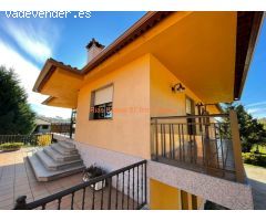 REF 2925 CASA 4 DORM. PLANTA BAJA CON GARAJE EN SOTANO Y JARDÍN CERRADO ( PONTEAREAS)